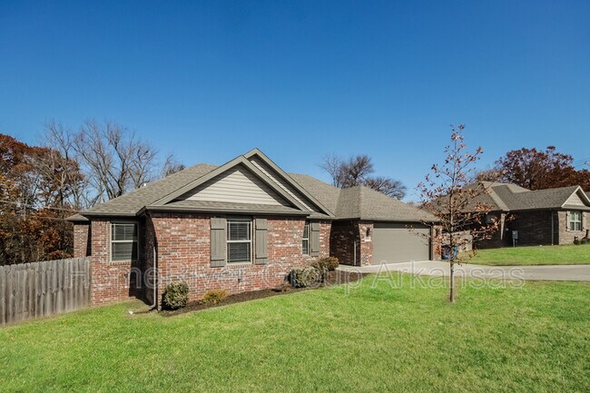 Building Photo - 2120 Hunter Dr