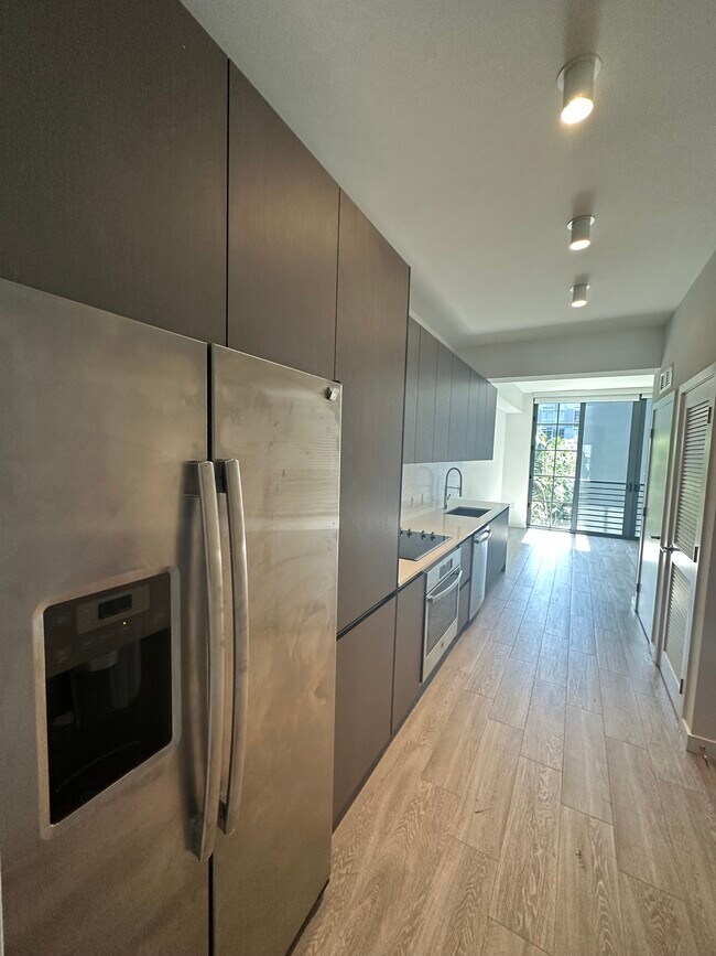 Foto del edificio - 600 NE 34th St