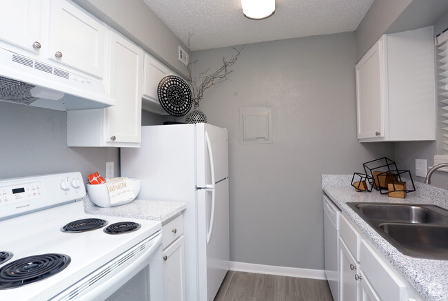 Cooking will be a breeze in this roomy kitchen - Brooklyn @ 9670