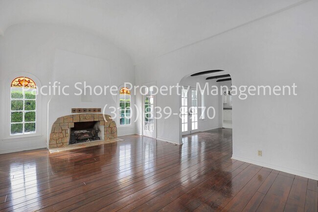Building Photo - Charming East Venice 2 bed 1 bath + Large ...