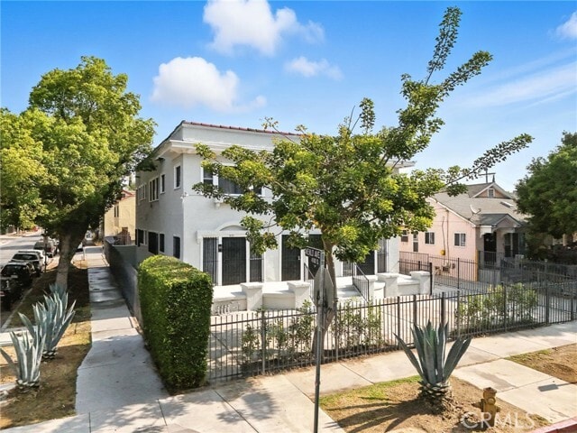 Building Photo - 875 W 41st Dr