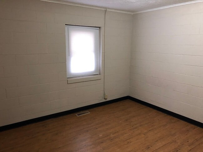 Foto del edificio - Spacious 2BR Apartment on Westside