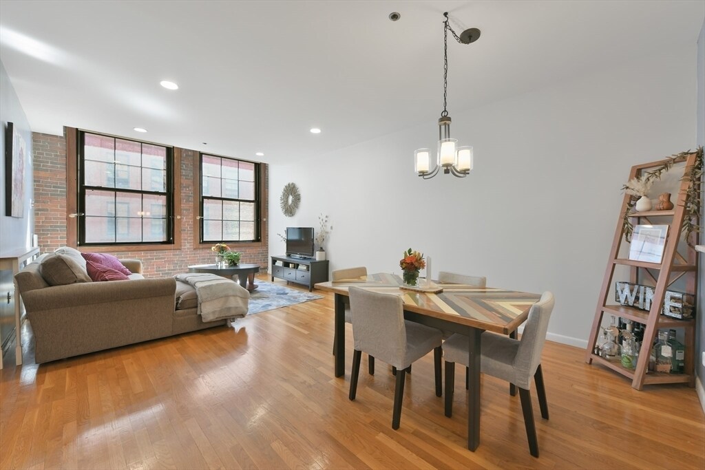 Foto principal - 1241 Adams St
