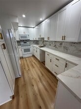 Building Photo - 10090 NW 80th Ct