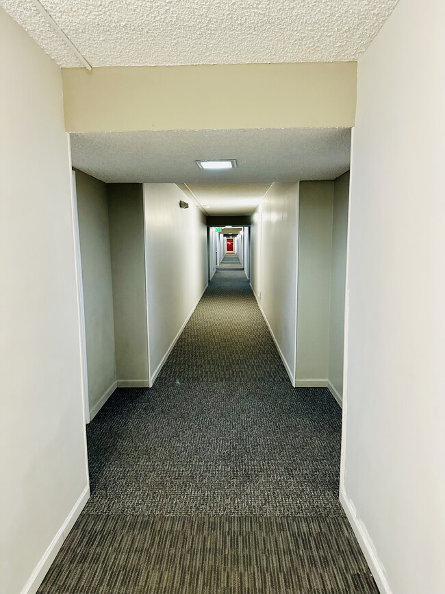Building Photo - 3460 S Poplar St