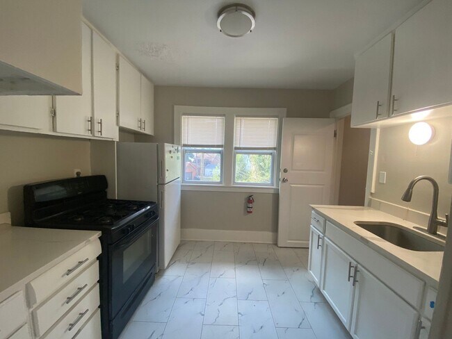 Foto del edificio - 17815 McIntyre St