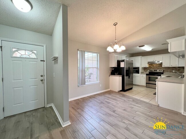 Foto del edificio - Open layout 3 Bedroom home in Navarre!