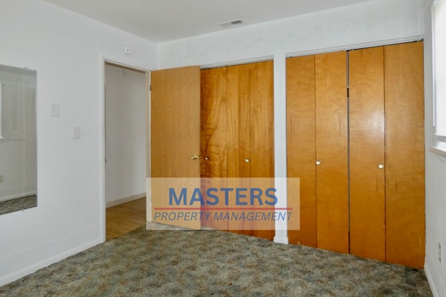 Building Photo - 3 bedroom 1 bath traditional house