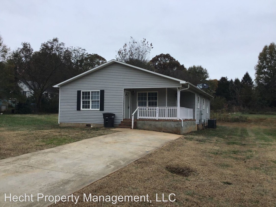 Primary Photo - 4 br, 2 bath House - 352 W. Raleigh Ave