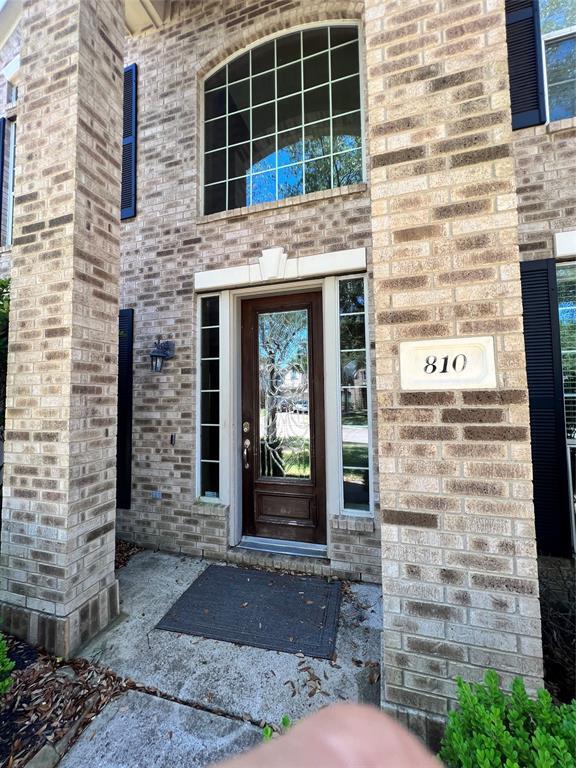 Building Photo - 810 Almond Pointe