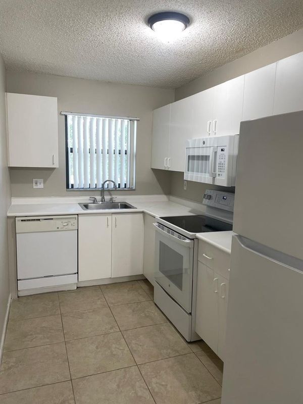 Foto principal - 5070 Sanctuary Way