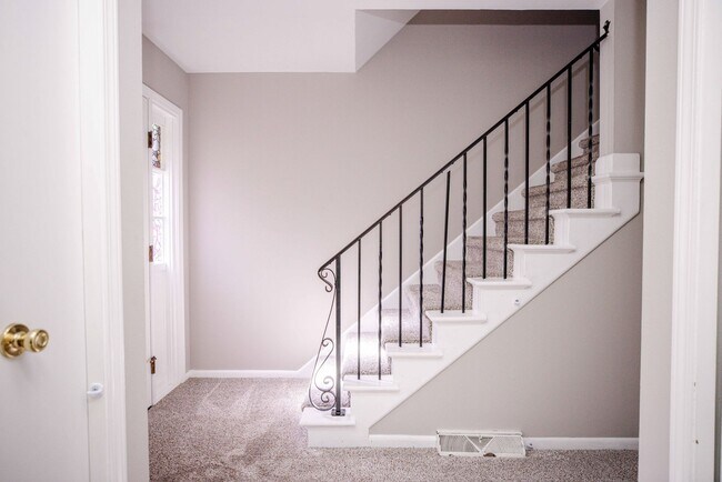 Foto del edificio - Beautiful Condo for Rent - Appliances included, washer and dryer hook ups, one and half bath, ver...