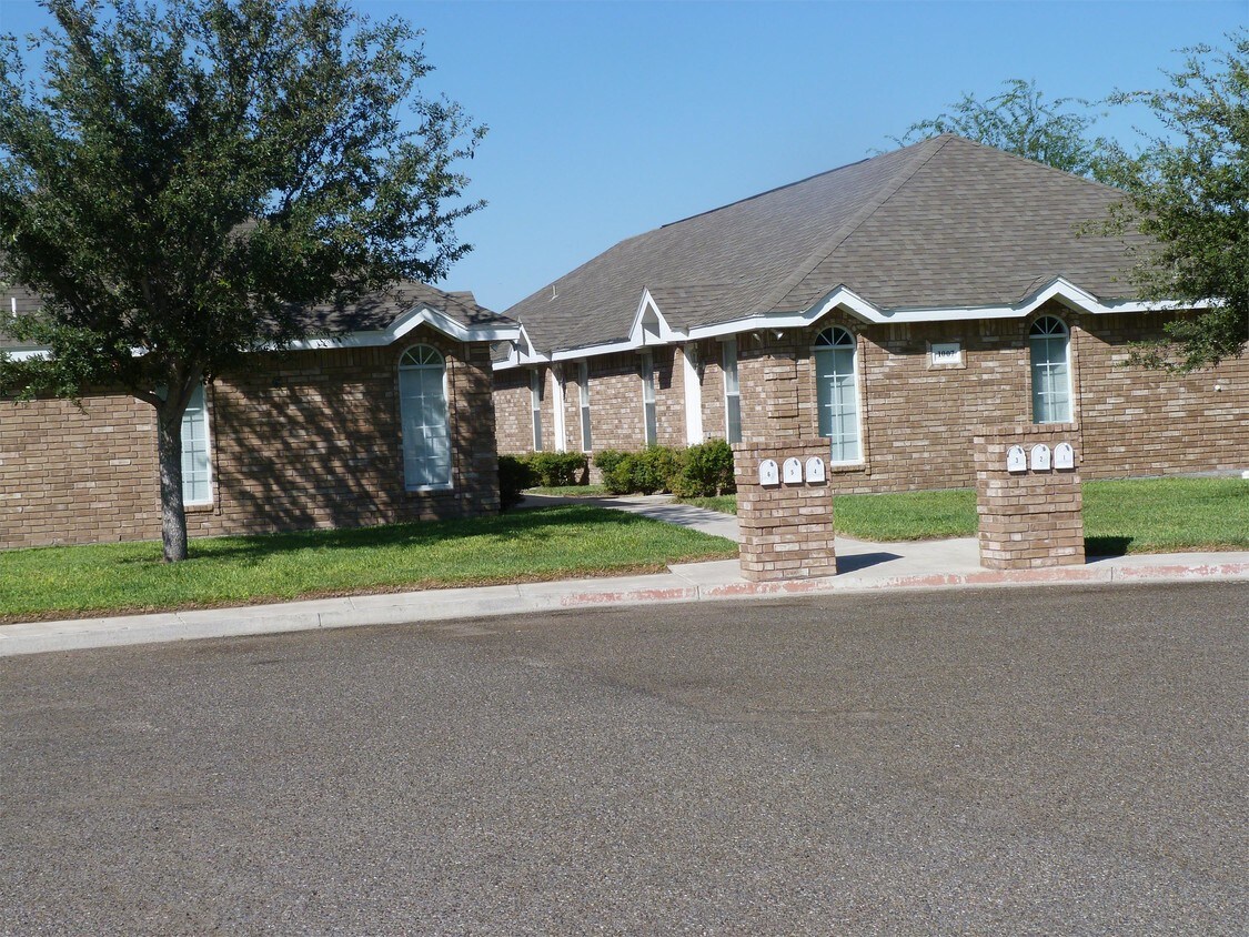 Primary Photo - 1007 N Sal St