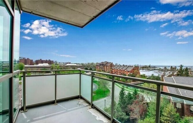 Foto del edificio - Lakefront