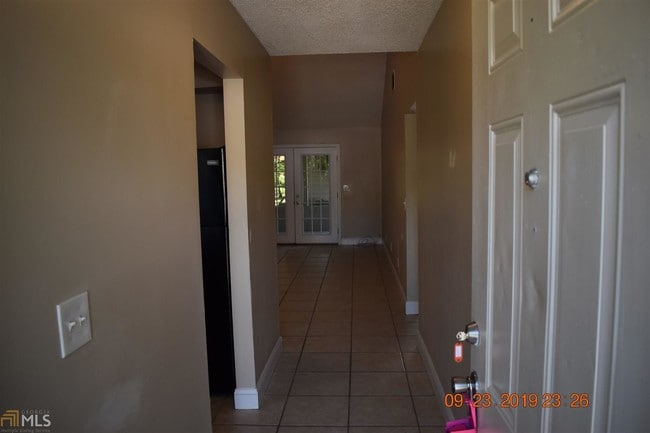 Building Photo - 102 Commander Ct