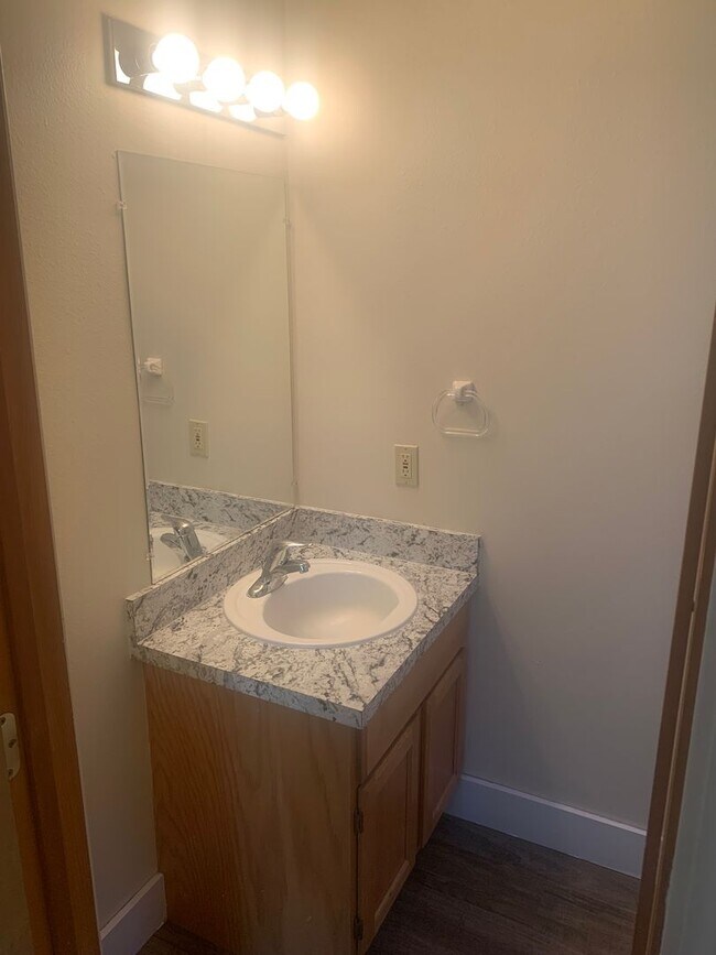 Building Photo - 1304 Brooklane
