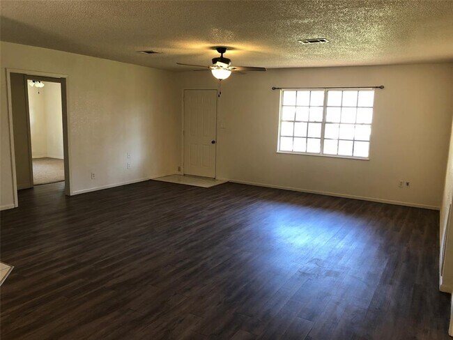 Building Photo - 6492 Bonanza Dr