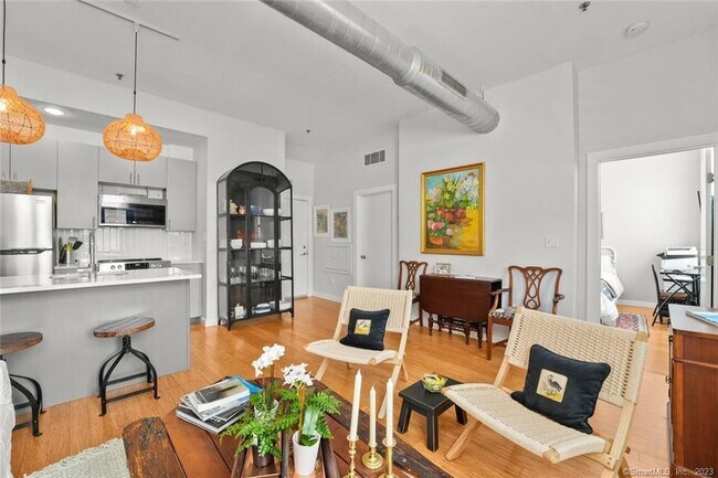 Foto del edificio - 881 Lafayette Blvd