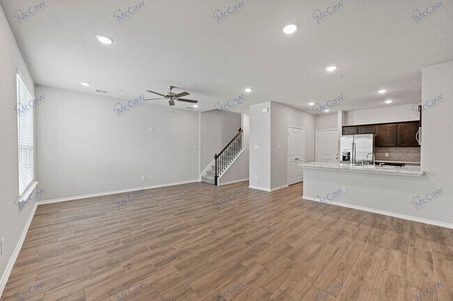 Building Photo - 3 Bedroom Townhome In Vibrant Mesquite Com...