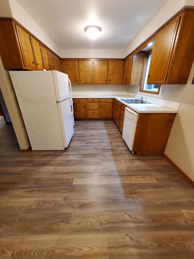 Building Photo - 1359 Fir St S