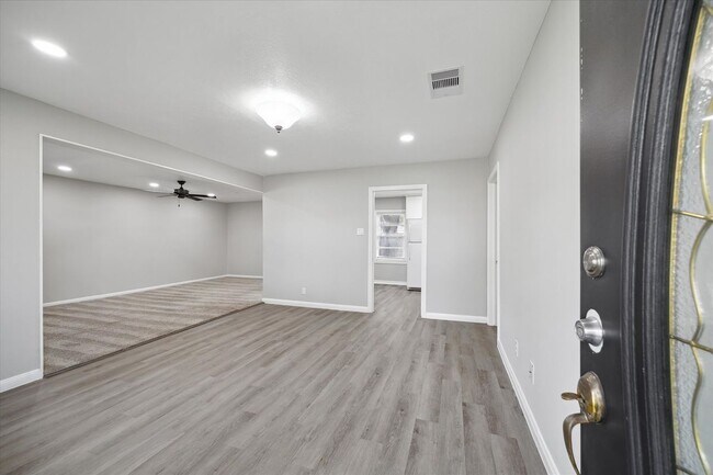 Foto del edificio - 403 W Oak St