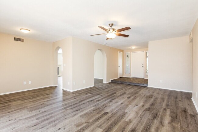 Building Photo - 8001 W Sweetwater Ave