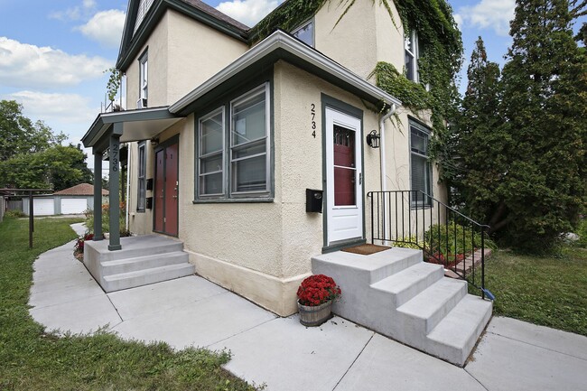 Building Photo - 2734 Bryant Ave S
