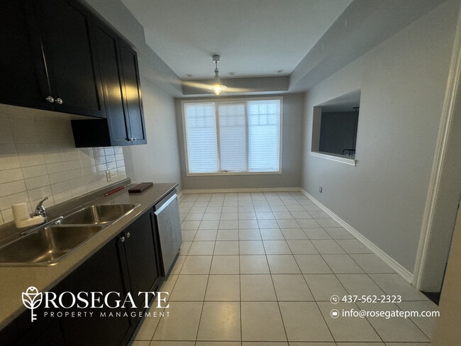 Building Photo - Spacious 3+1 Bedroom Freehold Townhouse with Garage & Fenced Backyard in Brampton