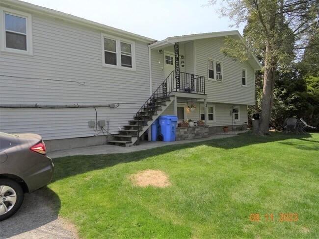 Building Photo - 64 N Mill St