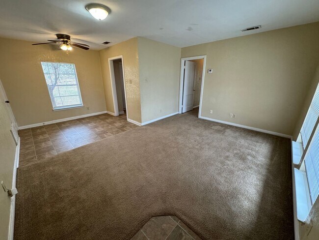 Building Photo - 807 W Dean Ave