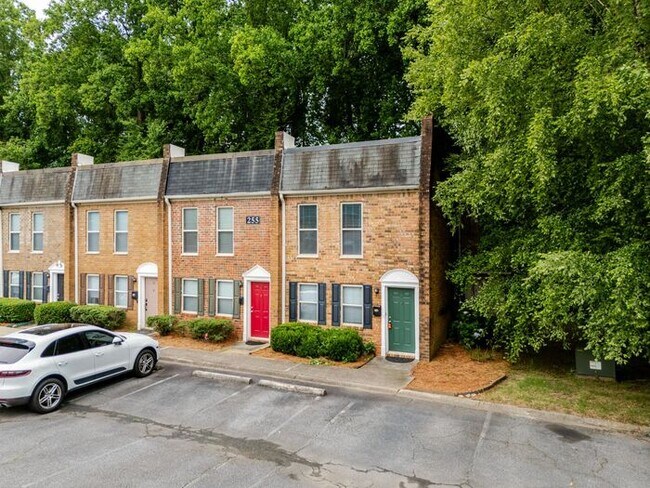 Building Photo - 255 Winding River Dr