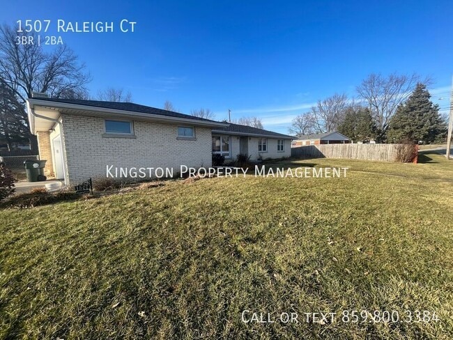 Building Photo - Charming 3 bedroom!  1/2 OFF SECURITY DEPO...
