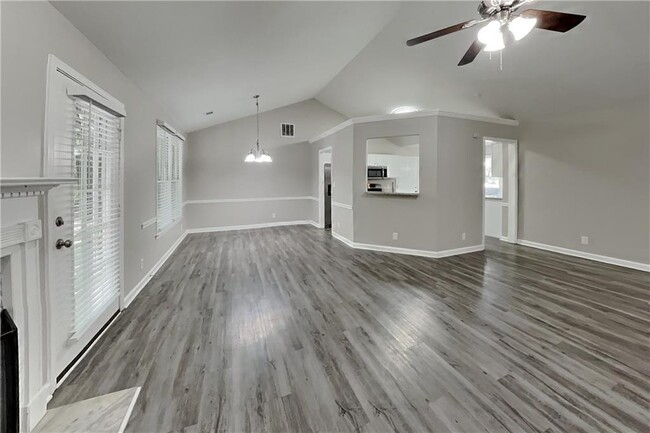 Building Photo - 5665 Enchantress Ln NE