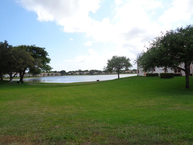 Foto del edificio - 3050 Norwood Pl
