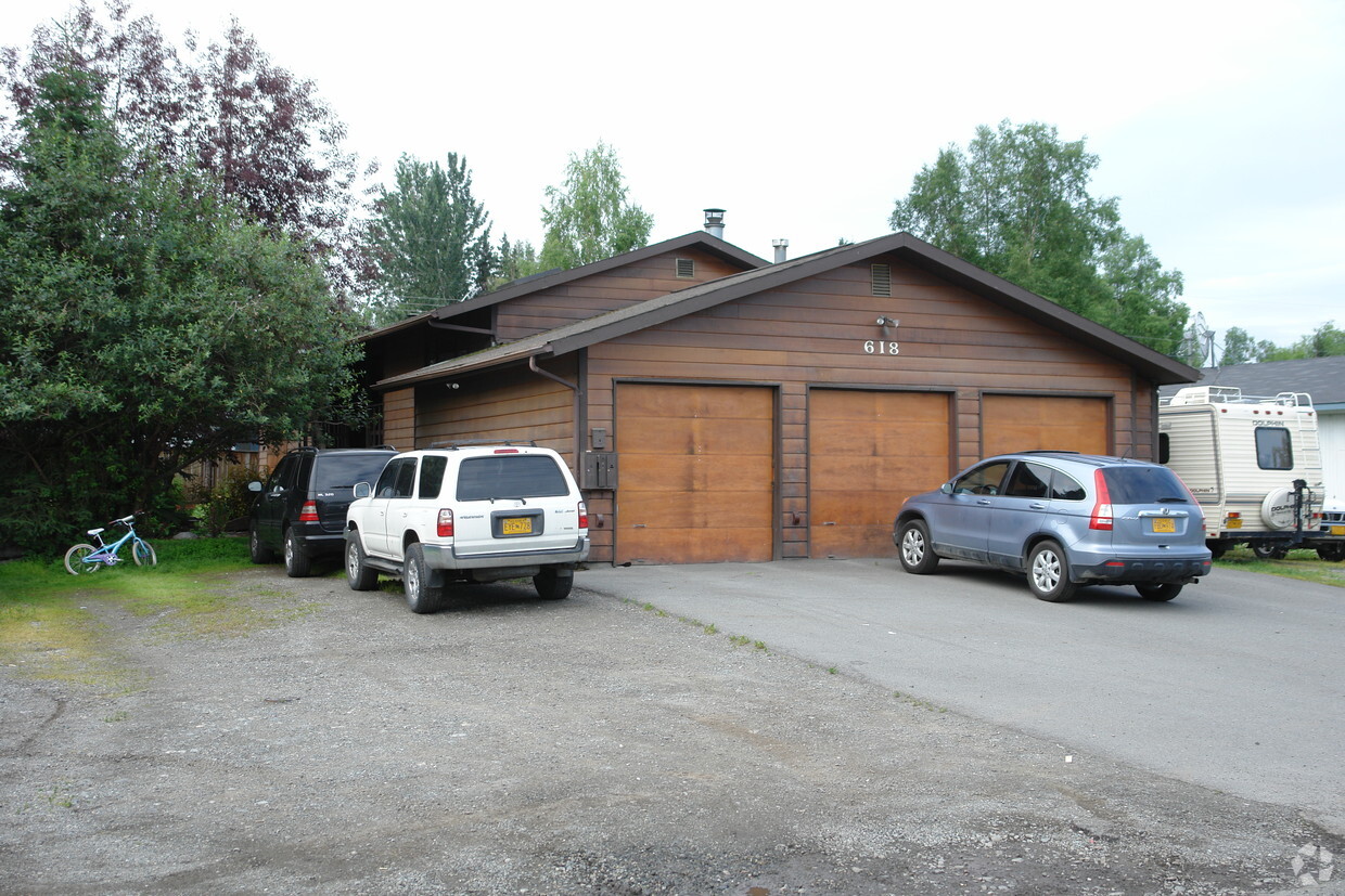 Primary Photo - 618-628 E 75th Ave