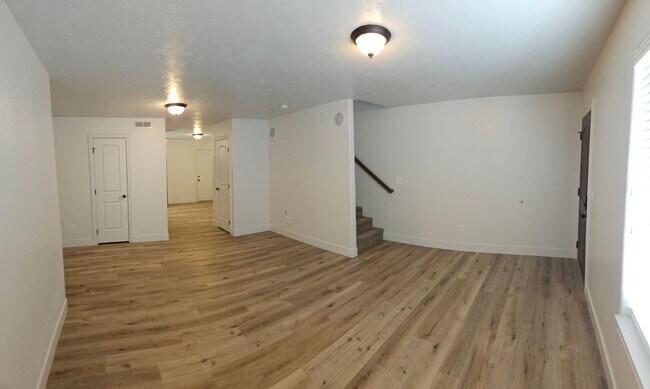 Foto del edificio - 576 Sunflower Rd