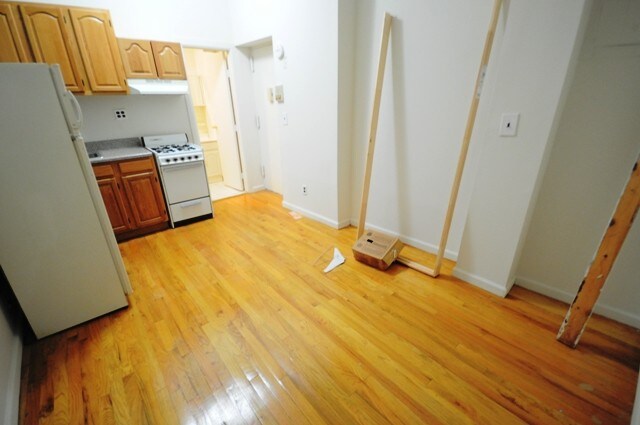 Primary Photo - 318 E 41st St