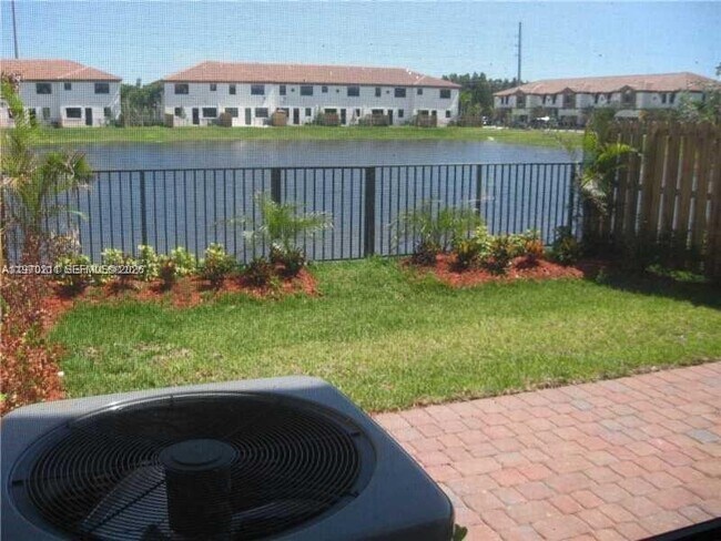 Foto del edificio - 16585 SW 42nd Way