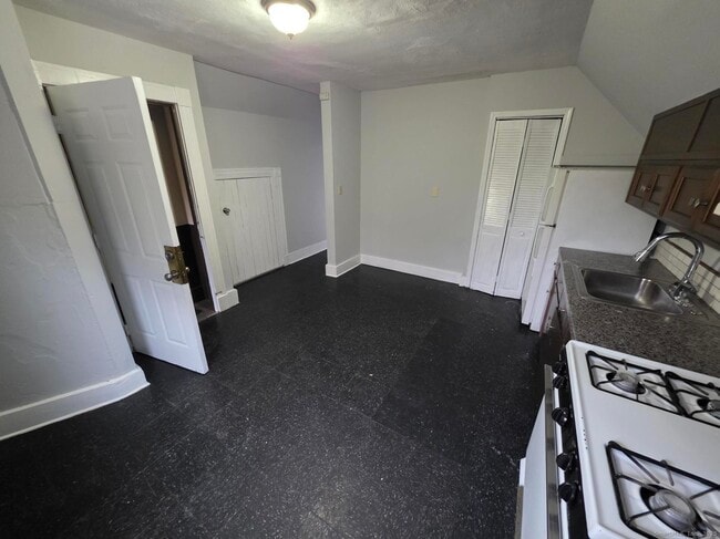 Foto del edificio - 186 Farren Ave