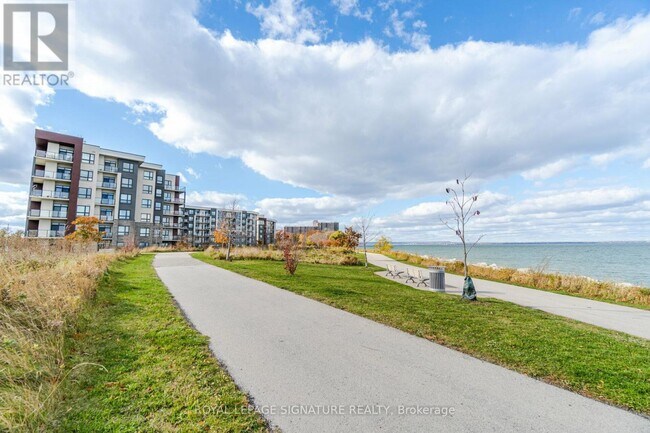 Building Photo - 101-101 Shoreview Pl