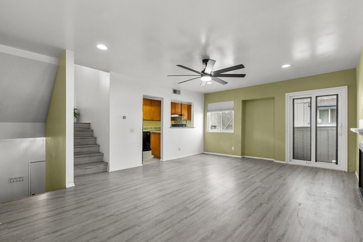 Foto principal - 9346 N Van Nuys Blvd W