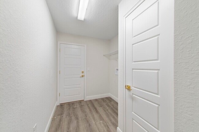Building Photo - 9547 N Sandree Dr