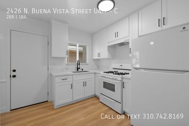 Foto del edificio - 2426 N Buena Vista St