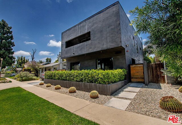 Foto principal - 3331 Caroline Ave