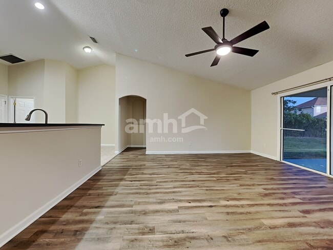 Building Photo - 2884 Alaskan Way