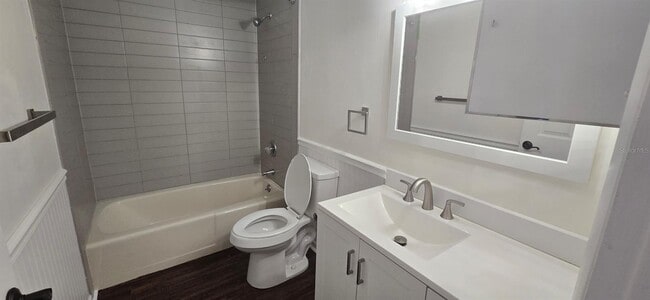 Building Photo - 4050 SE 22nd Ave