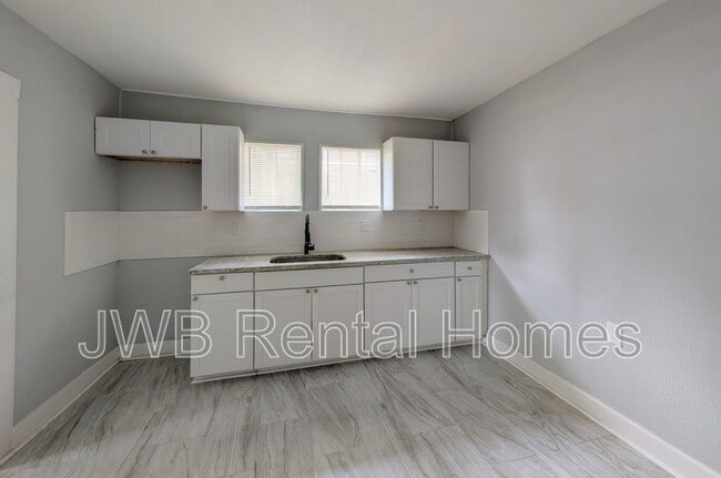 Building Photo - 111 W 36th St