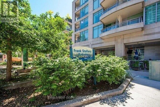 Photo du bâtiment - 8 Scollard St