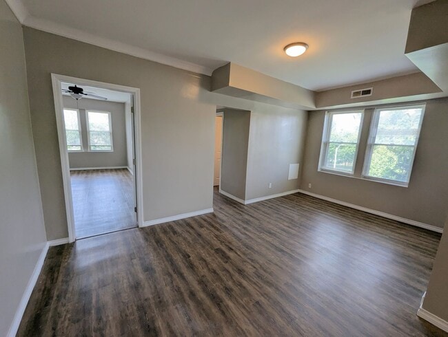Building Photo - 5572 Clemens Ave