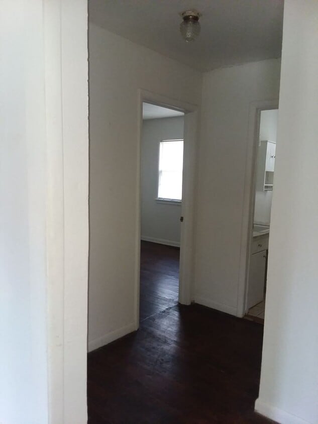 Primary Photo - Spacious 3 bedroom and 1 bathroom